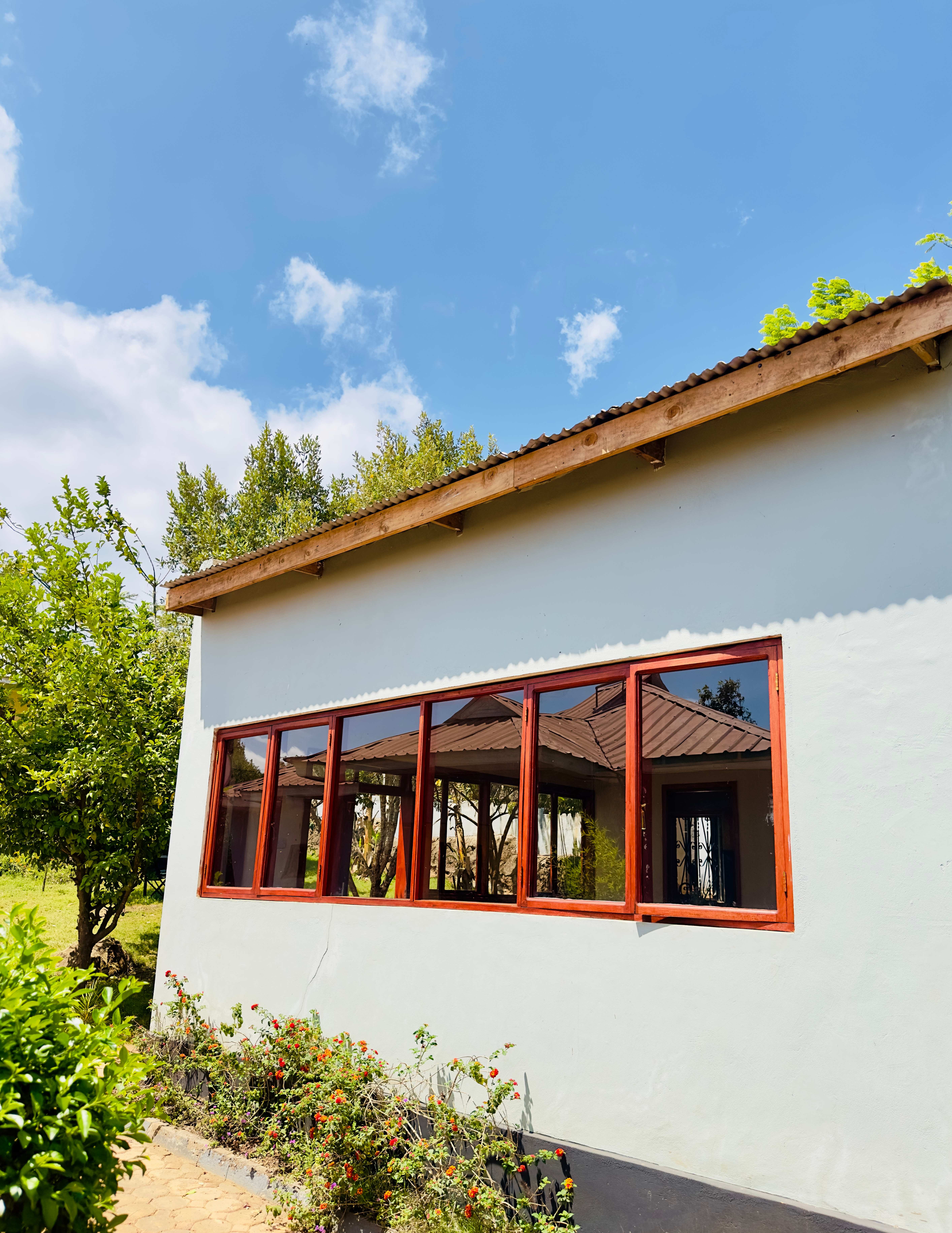 Helen's Home Lodge exterior